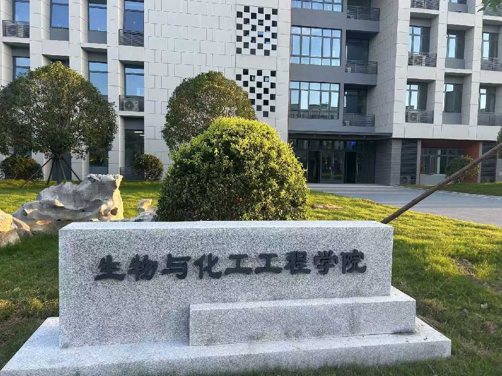 林西县扬州职业大学体育场高杆灯项目